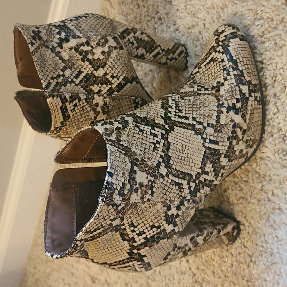 Snake skin print booty heels